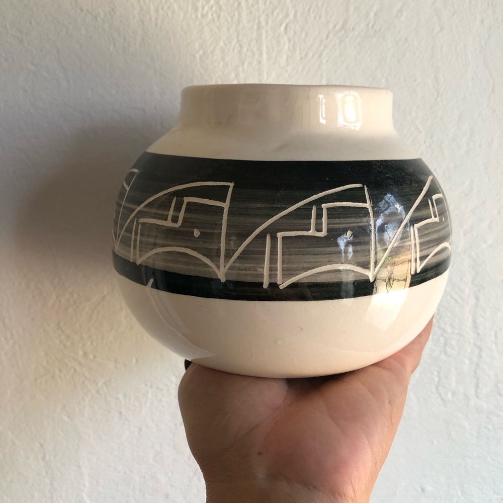 Ute Mountain Tribe Black And White Pottery Bowl Signed E. Root Ute Mtn Tribe